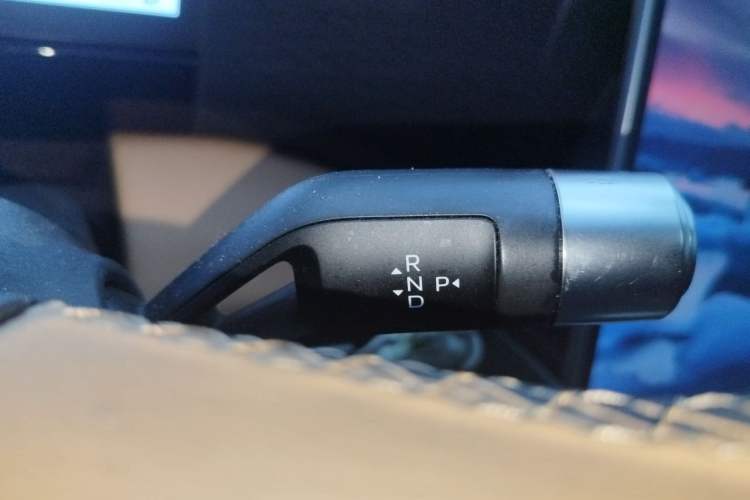 Used Geely Galaxy L7 2024 1.5T 115 km PLUS Dragon Edition Gear Lever