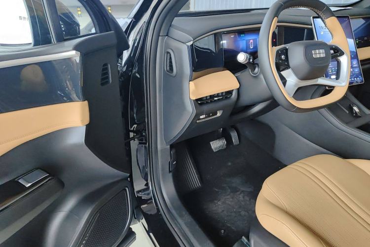 Used Geely Galaxy L7 2024 1.5T 115 km PLUS Dragon Edition Interior 2