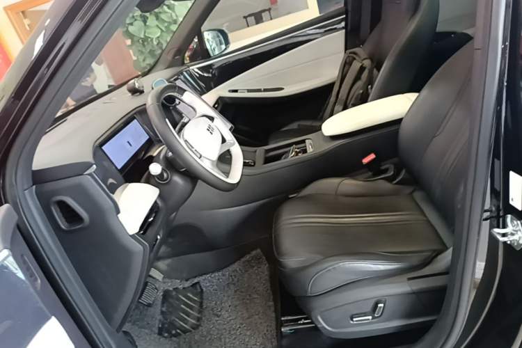 Used Geely Galaxy L7 2024 1.5T 115 km PLUS Dragon Edition Left Front Seat