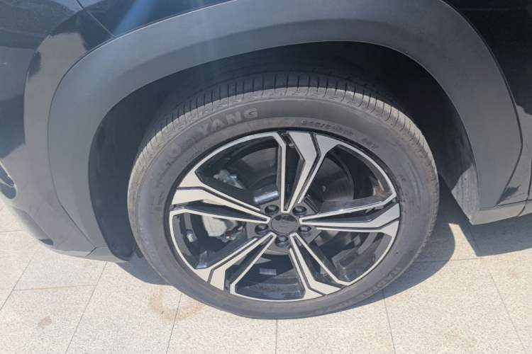 Used Geely Galaxy L7 2024 1.5T 115 km MAX Dragon Edition Left Front Wheel Hub