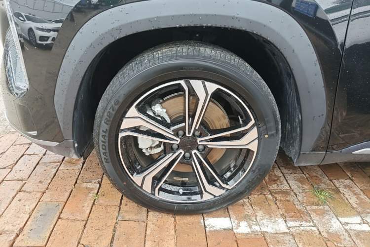 Used Geely Galaxy L7 2024 1.5T 115 km PLUS Dragon Edition Left Front Wheel Hub