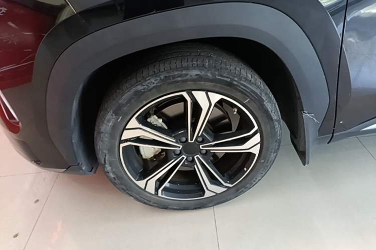 Used Geely Galaxy L7 2024 1.5T 115 km PLUS Dragon Edition Left Front Wheel Hub