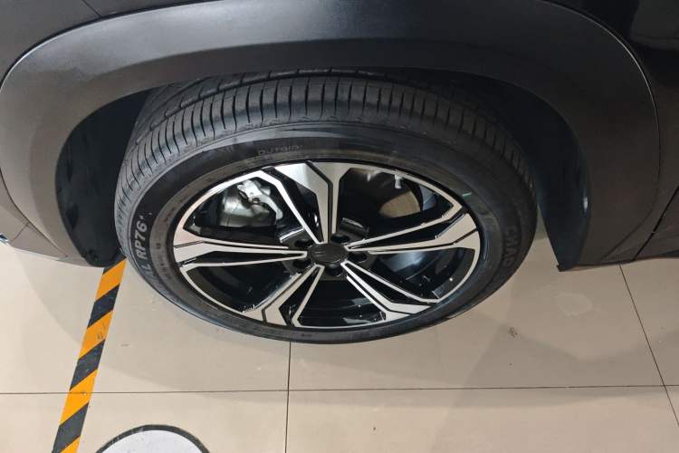 Used Geely Galaxy L7 2024 1.5T 115 km PLUS Dragon Edition Left Front Wheel Hub