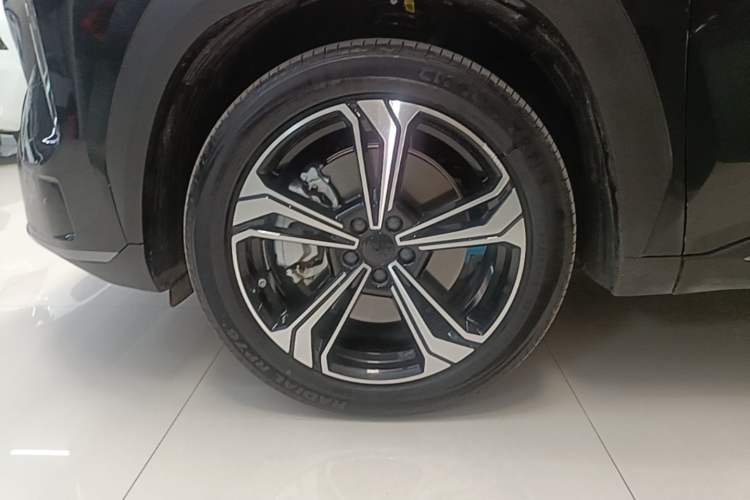 Used Geely Galaxy L7 2024 1.5T 115 km MAX Dragon Edition Left Front Wheel Hub