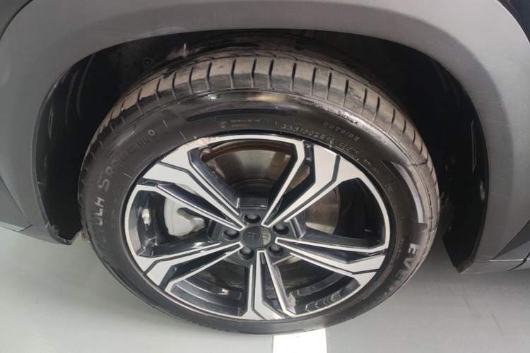 Used Geely Galaxy L7 2024 1.5T 115 km MAX Dragon Edition Left Front Wheel Hub