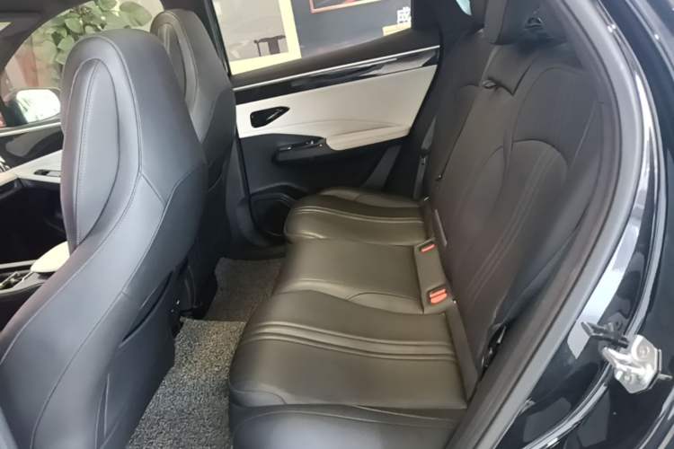 Used Geely Galaxy L7 2024 1.5T 115 km PLUS Dragon Edition Left Rear Seat