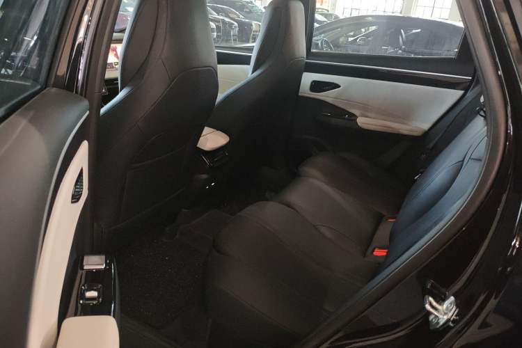 Used Geely Galaxy L7 2024 1.5T 115 km PLUS Dragon Edition Left Rear Seat