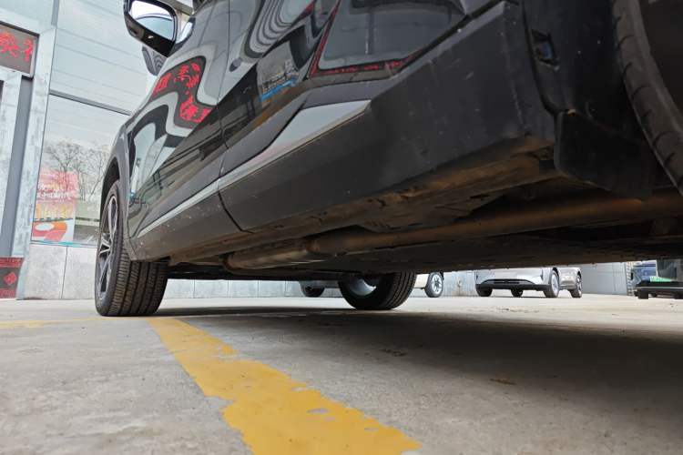 Used Geely Galaxy L7 2024 1.5T 115 km PLUS Dragon Edition Left Side Sill