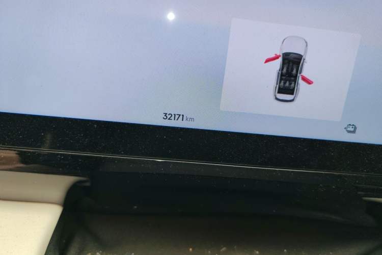 Used Geely Galaxy L7 2024 1.5T 115 km MAX Dragon Edition Odometer Close Up