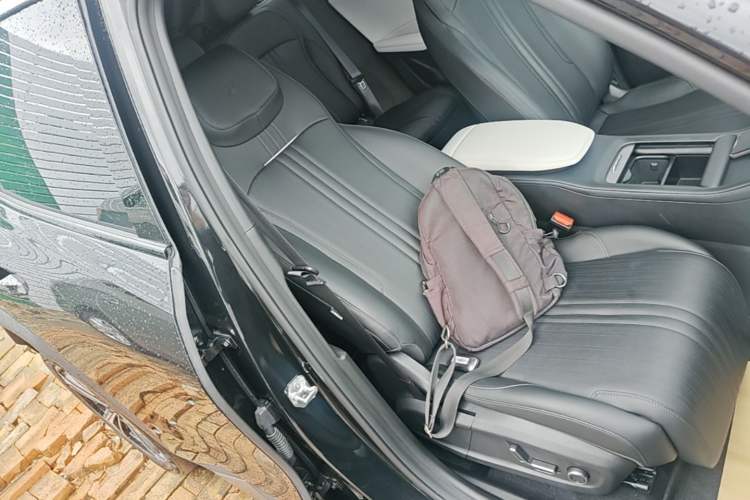 Used Geely Galaxy L7 2024 1.5T 115 km PLUS Dragon Edition Right Front Seat