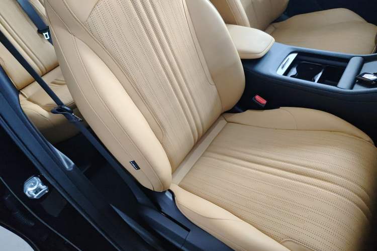 Used Geely Galaxy L7 2024 1.5T 115 km PLUS Dragon Edition Right Front Seat