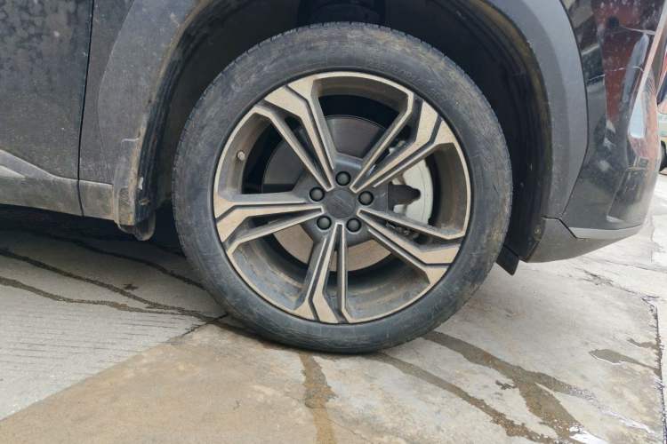 Used Geely Galaxy L7 2024 1.5T 115 km MAX Dragon Edition Right Front Wheel Hub