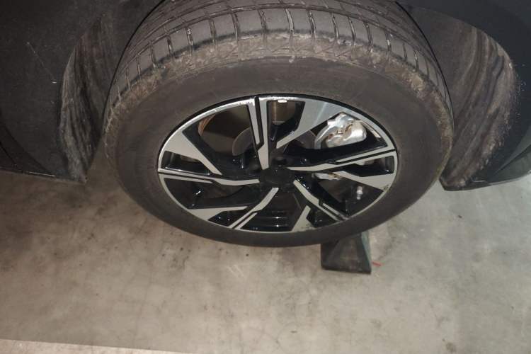 Used Geely Galaxy L7 2024 1.5T 55km PRO Dragon Edition Right Front Wheel Hub