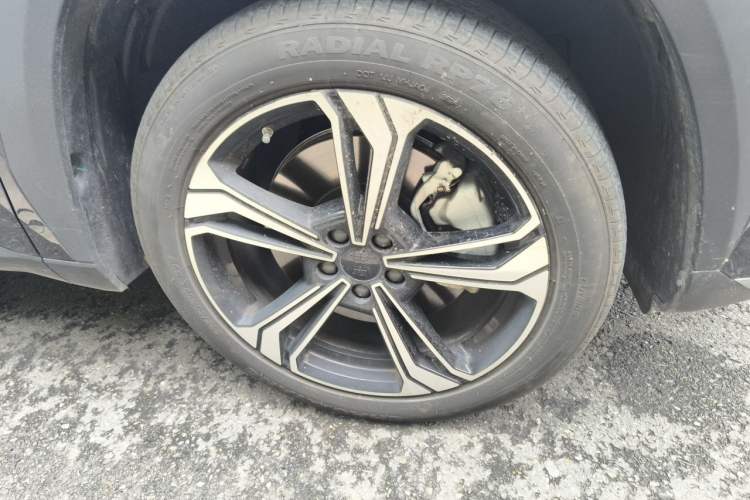 Used Geely Galaxy L7 2024 1.5T 115 km MAX Dragon Edition Right Front Wheel Hub