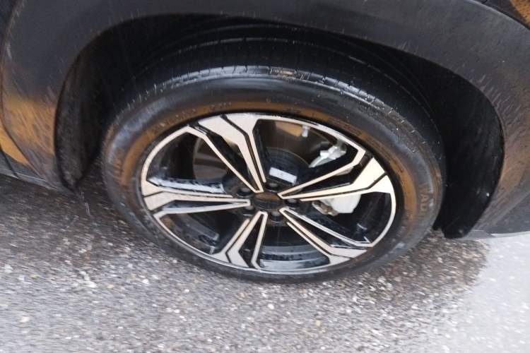 Used Geely Galaxy L7 2024 1.5T 115 km PLUS Dragon Edition Right Front Wheel Hub