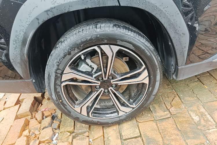 Used Geely Galaxy L7 2024 1.5T 115 km PLUS Dragon Edition Right Rear Wheel Hub