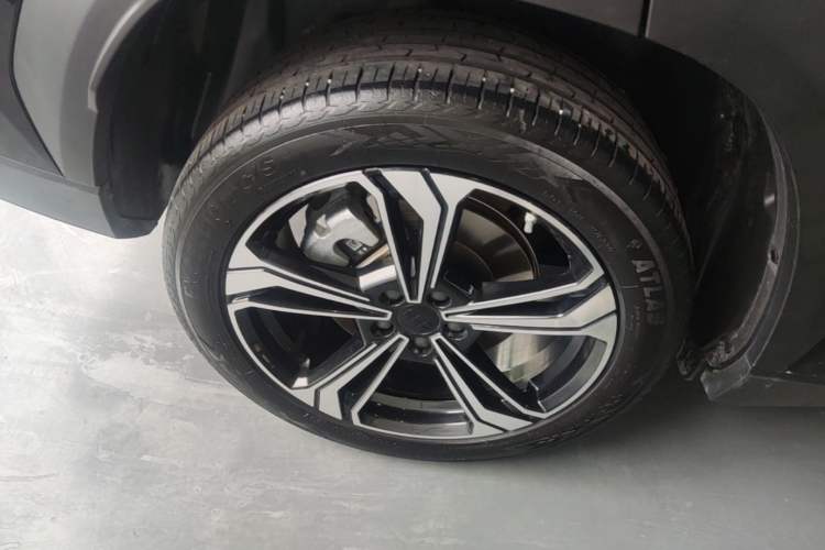 Used Geely Galaxy L7 2024 1.5T 115 km MAX Dragon Edition Right Rear Wheel Hub
