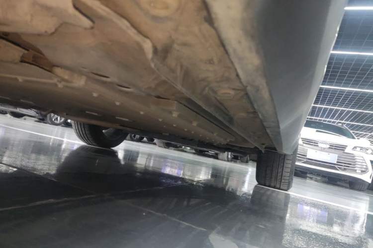 Used Geely Galaxy L7 2024 1.5T 115 km MAX Dragon Edition Right Side Sill