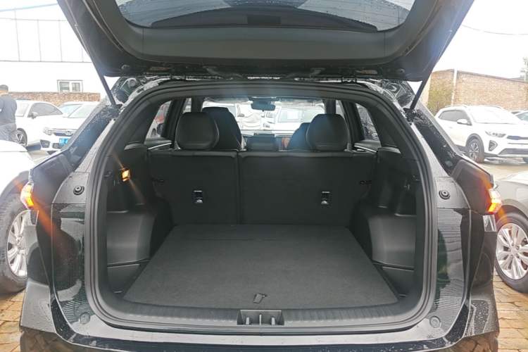 Used Geely Galaxy L7 2024 1.5T 115 km PLUS Dragon Edition Trunk