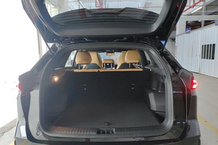 Used Geely Galaxy L7 2024 1.5T 115 km PLUS Dragon Edition Trunk