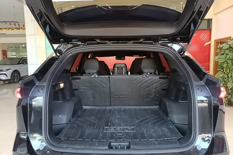 Used Geely Galaxy L7 2024 1.5T 115 km PLUS Dragon Edition Trunk
