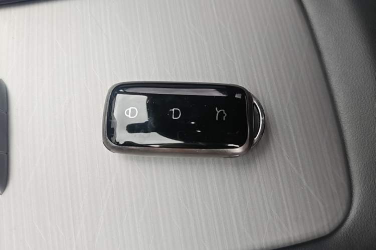 Used Geely Galaxy L7 2024 1.5T 115 km PLUS Dragon Edition Vehicle Key