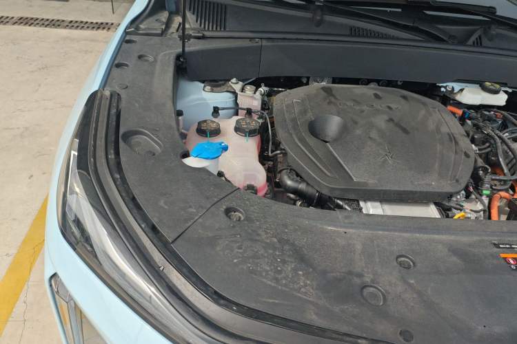Used Geely Galaxy L7 2024 1.5T 115 km PLUS Dragon Edition Engine Bay Right