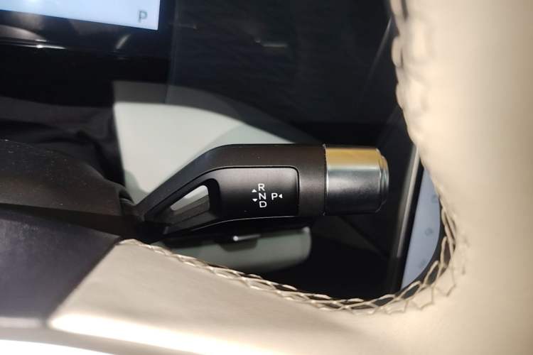 Used Geely Galaxy L7 2024 1.5T 55km PRO Dragon Edition Gear Lever