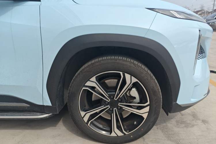 Used Geely Galaxy L7 2024 1.5T 115 km PLUS Dragon Edition Right Front Wheel Hub