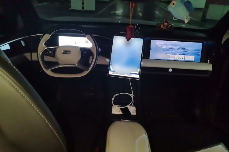 Used Geely Galaxy L7 2024 1.5T 115 km MAX Dragon Edition Center Console