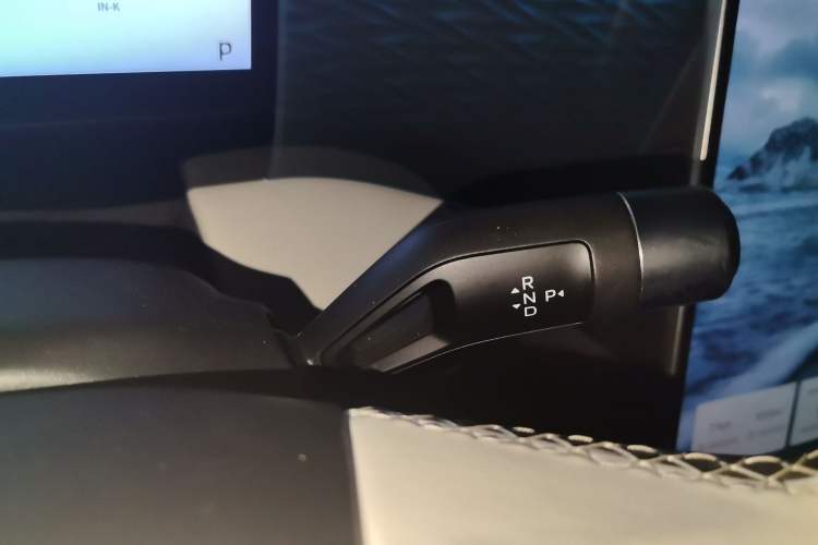 Used Geely Galaxy L7 2024 1.5T 115 km MAX Dragon Edition Gear Lever