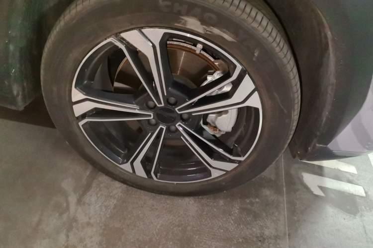 Used Geely Galaxy L7 2024 1.5T 115 km MAX Dragon Edition Right Front Wheel Hub