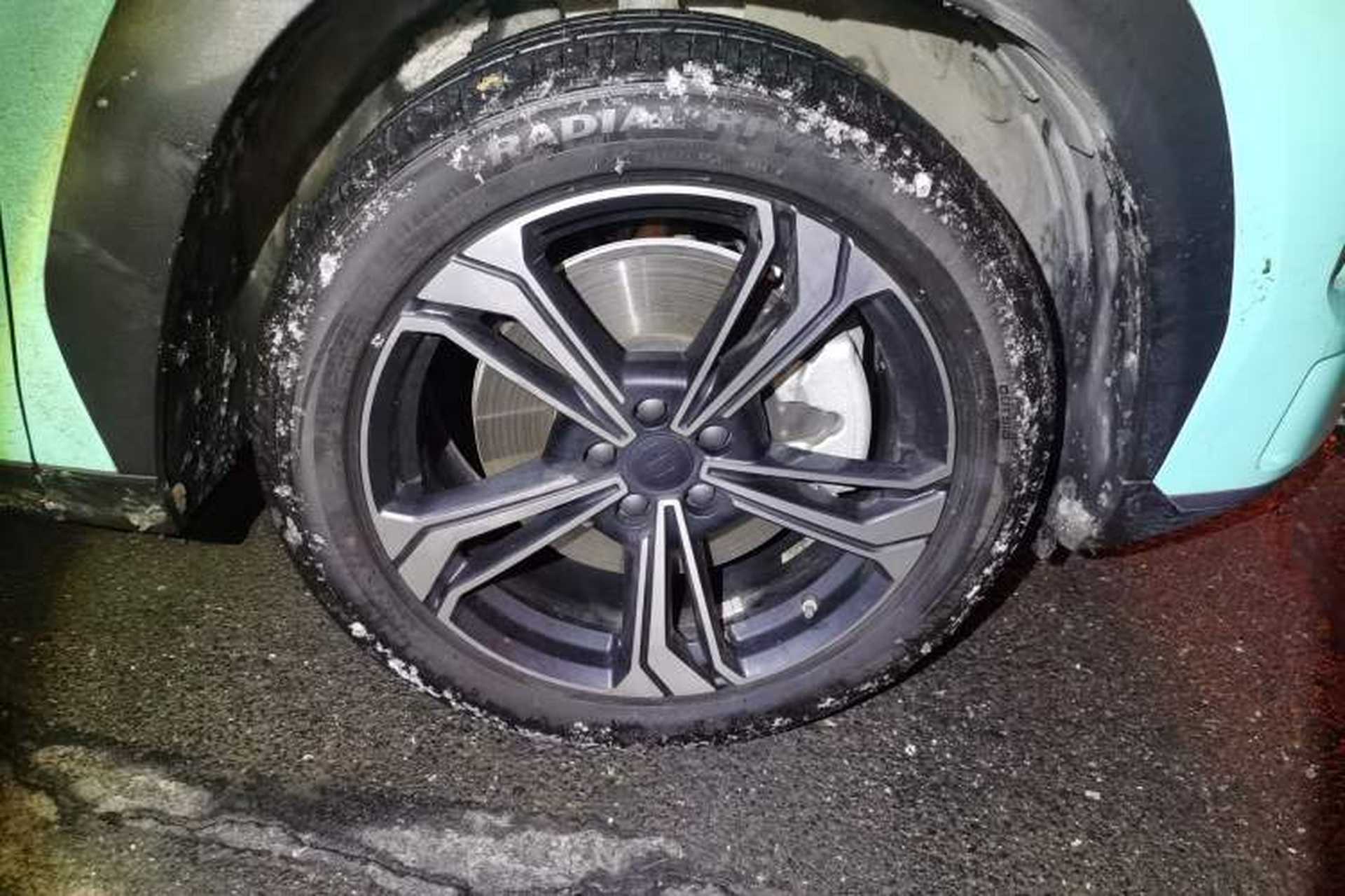 Used Geely Galaxy L7 2024 1.5T 115 km MAX Dragon Edition Right Front Wheel Hub