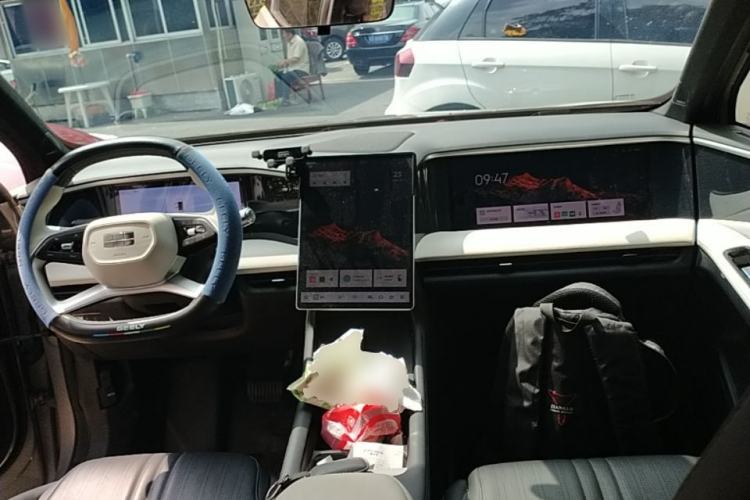 Used Geely Galaxy L7 2024 1.5T 115 km PLUS Dragon Edition Center Console