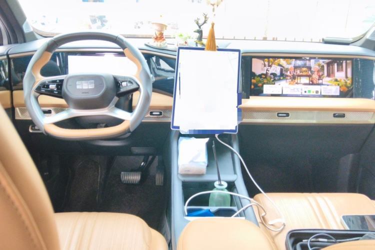 Used Geely Galaxy L7 2024 1.5T 115 km Starship Dragon Edition Center Console