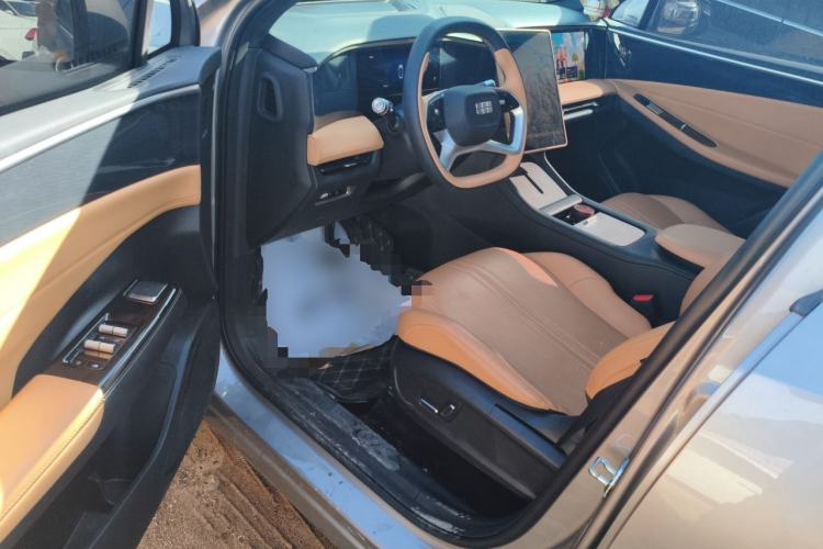 Used Geely Galaxy L7 2024 1.5T 115 km PLUS Dragon Edition Driver Seat
