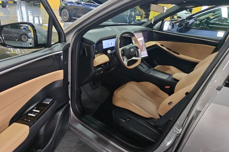 Used Geely Galaxy L7 2024 1.5T 115 km PLUS Dragon Edition Driver Seat
