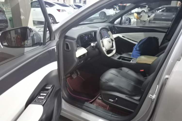 Used Geely Galaxy L7 2024 1.5T 115 km PLUS Dragon Edition Driver Seat