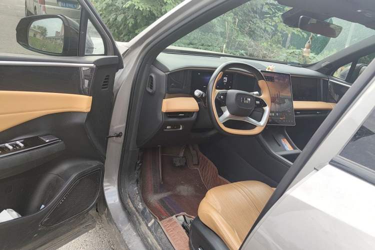 Used Geely Galaxy L7 2024 1.5T 115 km PLUS Dragon Edition Driver Seat