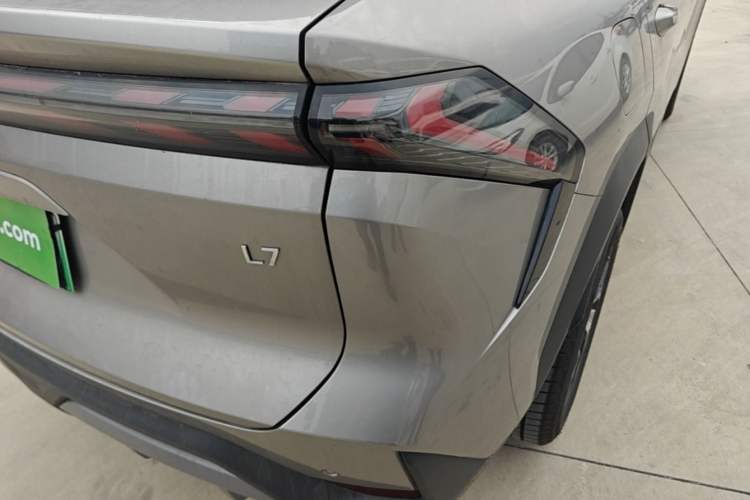Used Geely Galaxy L7 2024 1.5T 55km PRO Dragon Edition Exterior 3