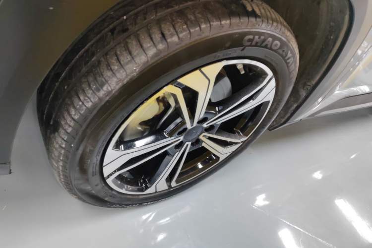 Used Geely Galaxy L7 2024 1.5T 115 km PLUS Dragon Edition Exterior 4