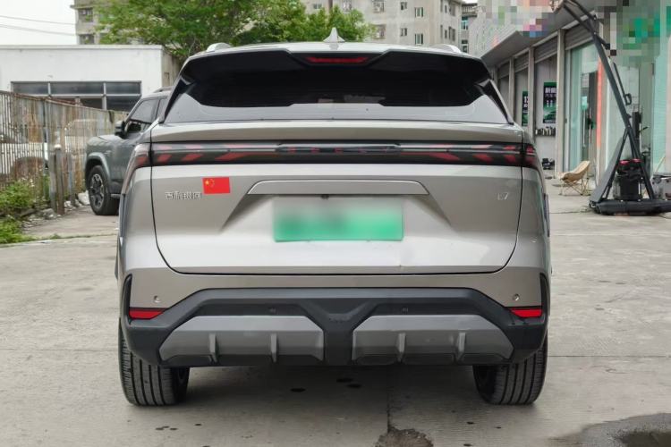 Used Geely Galaxy L7 2024 1.5T 115 km PLUS Dragon Edition Exterior 4