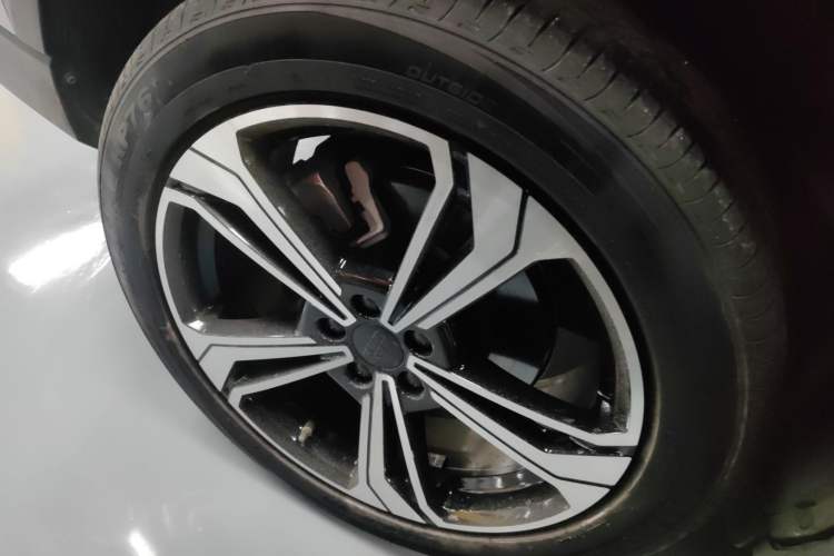 Used Geely Galaxy L7 2024 1.5T 115 km PLUS Dragon Edition Exterior 5