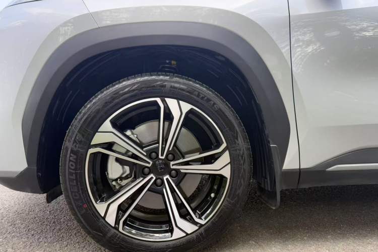 Used Geely Galaxy L7 2024 1.5T 115 km PLUS Dragon Edition Exterior 9