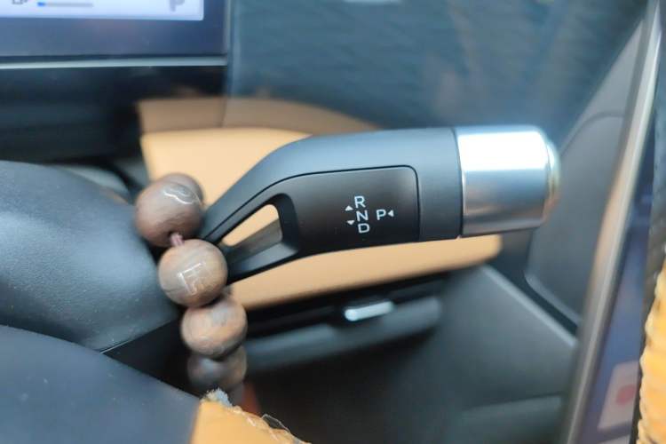 Used Geely Galaxy L7 2024 1.5T 115 km PLUS Dragon Edition Gear Lever