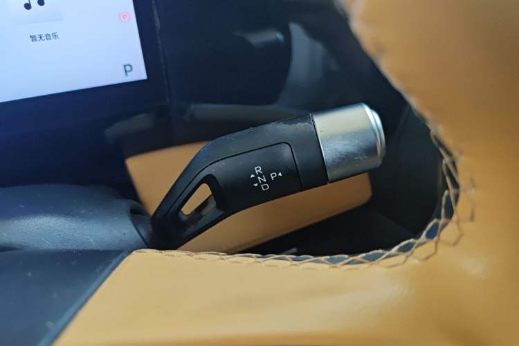 Used Geely Galaxy L7 2024 1.5T 115 km PLUS Dragon Edition Gear Lever