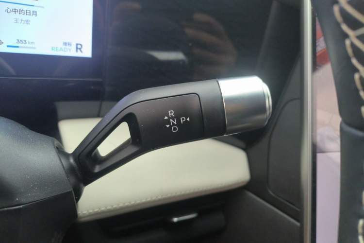 Used Geely Galaxy L7 2024 1.5T 115 km PLUS Dragon Edition Gear Lever