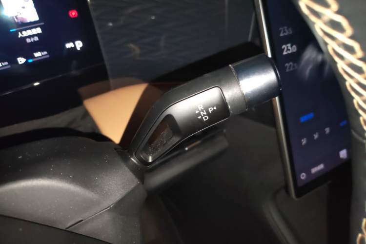 Used Geely Galaxy L7 2024 1.5T 115 km MAX Dragon Edition Gear Lever