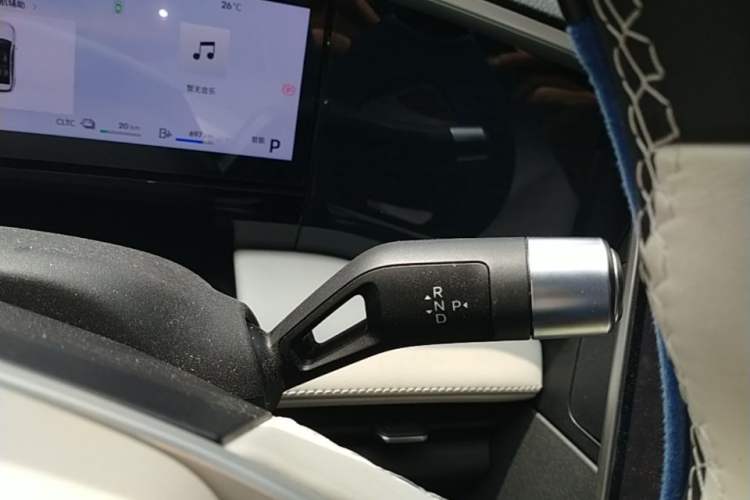 Used Geely Galaxy L7 2024 1.5T 115 km PLUS Dragon Edition Gear Lever