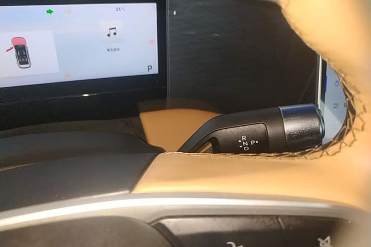 Used Geely Galaxy L7 2024 1.5T 115 km PLUS Dragon Edition Gear Lever